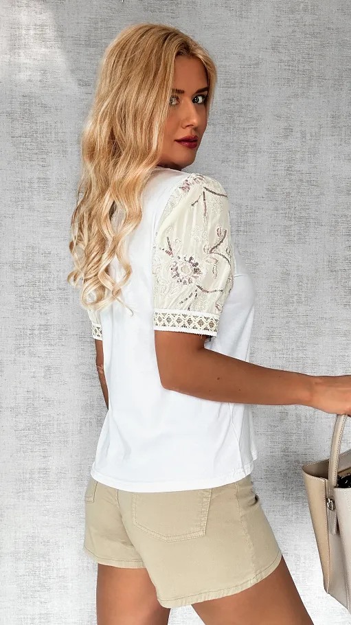 Elegancka biała bluzka t-shirt z beżowymi rękawami z cekinami ONE SIZE - P769