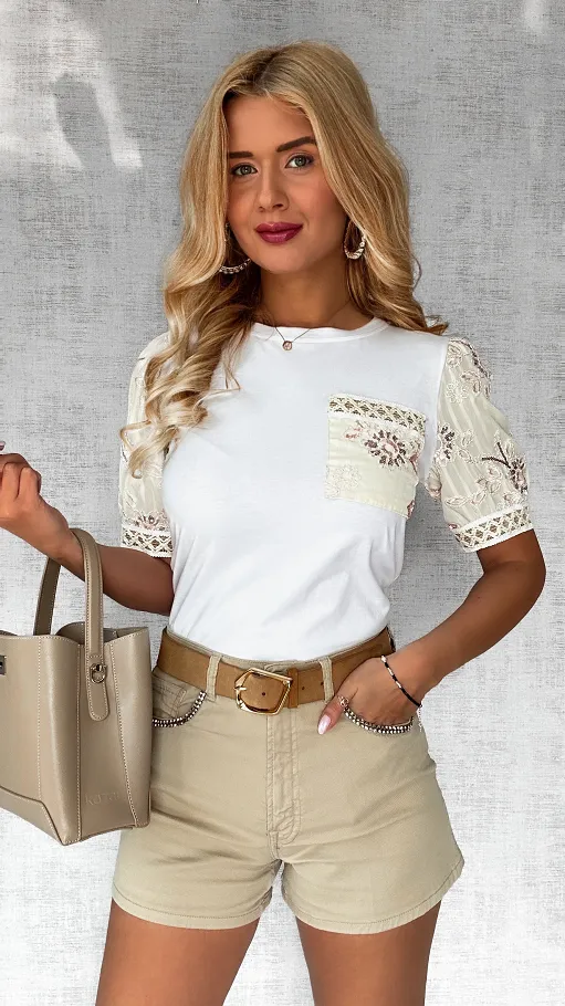 Elegancka biała bluzka t-shirt z beżowymi rękawami z cekinami ONE SIZE - P769