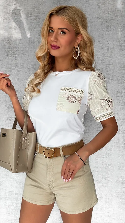 Elegancka biała bluzka t-shirt z beżowymi rękawami z cekinami ONE SIZE - P769