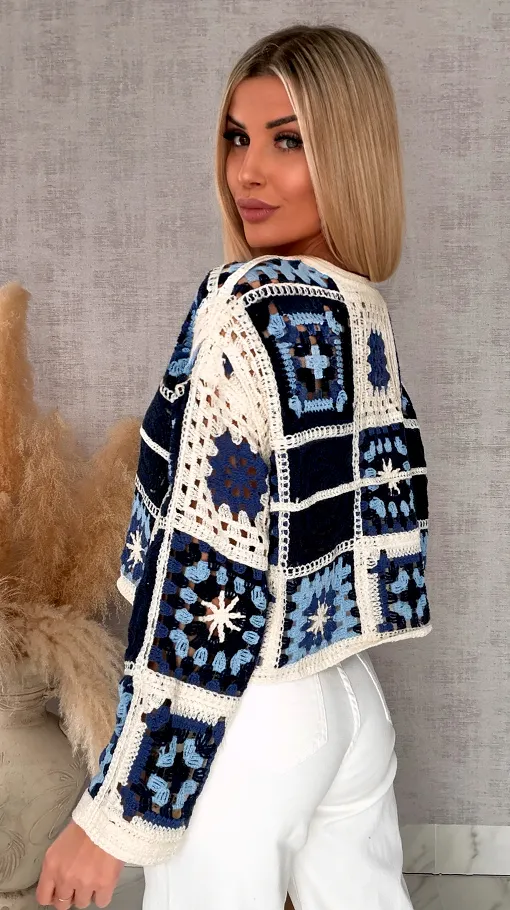 Wiosenny ażurowy sweterek w szydełkowym stylu BLUE - R690