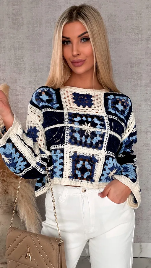 Wiosenny ażurowy sweterek w szydełkowym stylu BLUE - R690