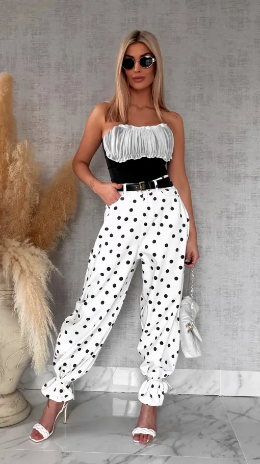 Oryginalne białe spodnie jeansowe typu BALLOON w czarne grochy - R713