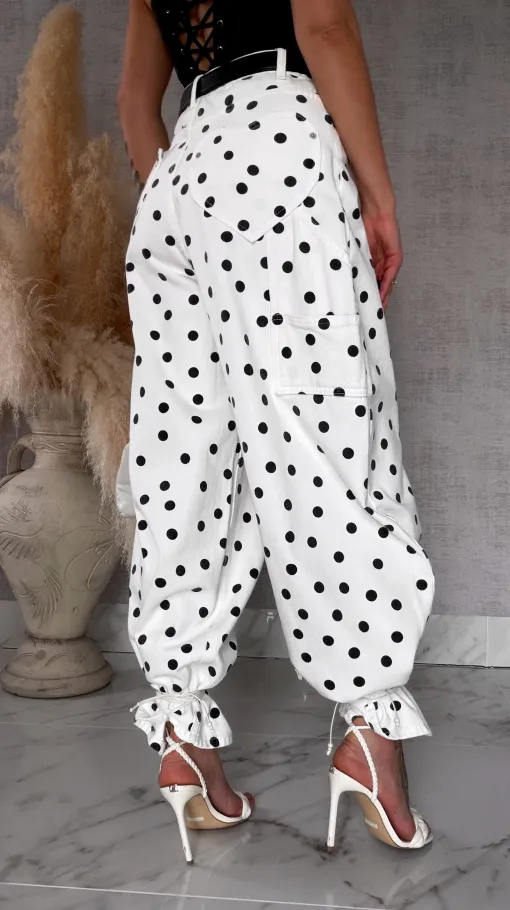Oryginalne białe spodnie jeansowe typu BALLOON w czarne grochy - R713