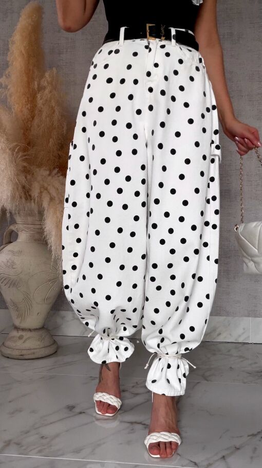 Oryginalne białe spodnie jeansowe typu BALLOON w czarne grochy - R713