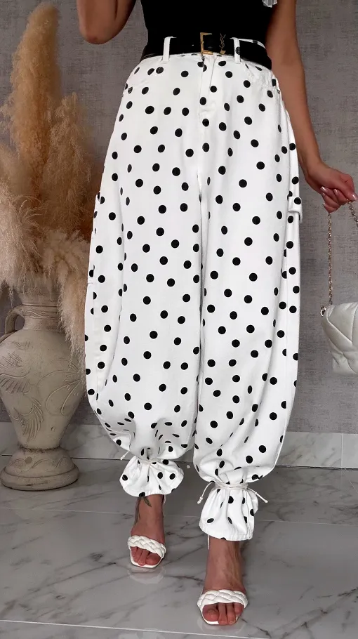 Oryginalne białe spodnie jeansowe typu BALLOON w czarne grochy - R713