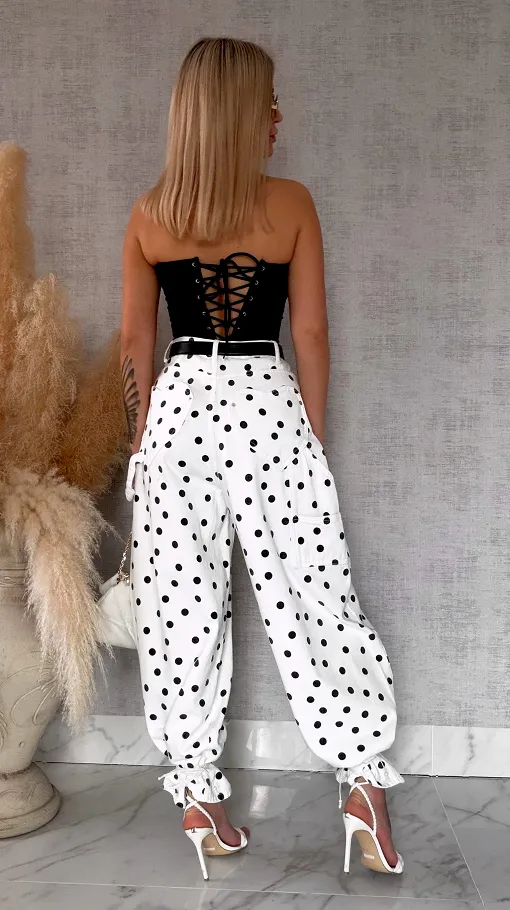 Oryginalne białe spodnie jeansowe typu BALLOON w czarne grochy - R713