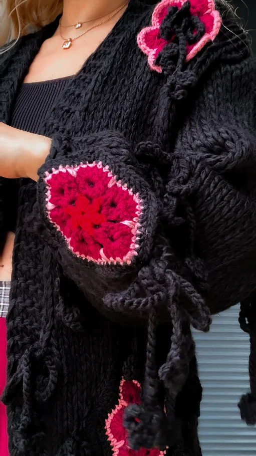 Oryginalny gruby kardigan w kwiaty ONE SIZE czarny - R375