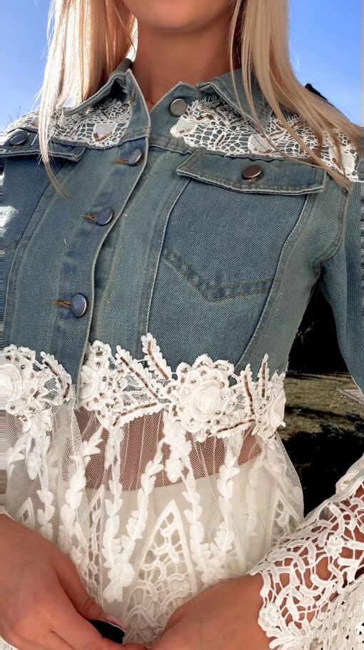 Ekskluzywna katana jeansowa łączona z białą gipiurą DENIM BLUE - R771