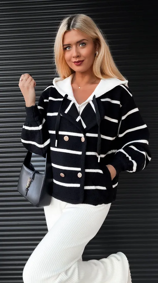 Czarny sweter w paski z kapturem w stylu alpaki ONE SIZE - R334