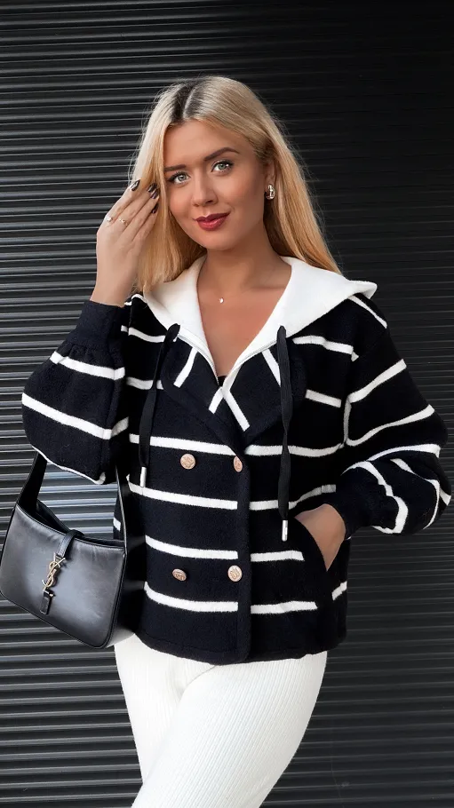 Czarny sweter w paski z kapturem w stylu alpaki ONE SIZE - R334