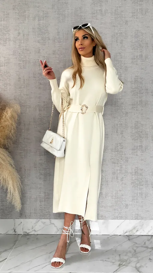 Długa MAXI sukienka dzianinowa z rozcięciem i golfem ONE SIZE ecru - R542