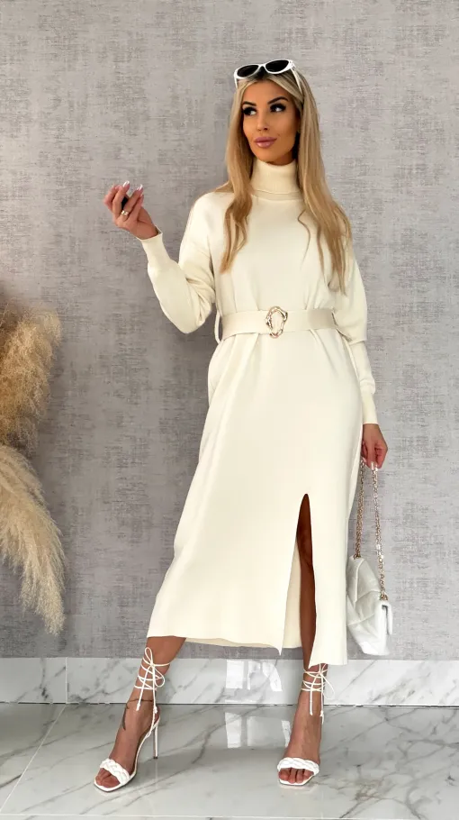 Długa MAXI sukienka dzianinowa z rozcięciem i golfem ONE SIZE ecru - R542