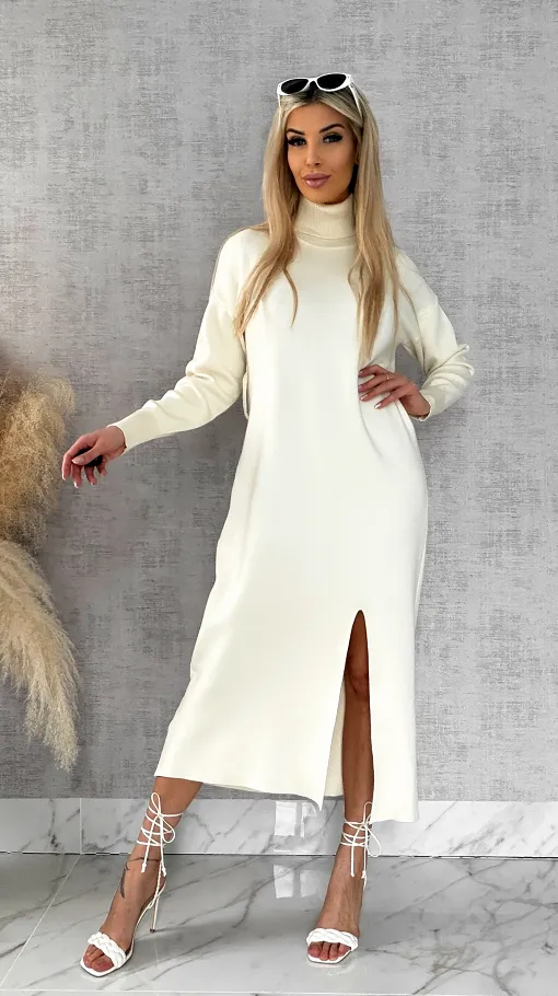 Długa MAXI sukienka dzianinowa z rozcięciem i golfem ONE SIZE ecru - R542