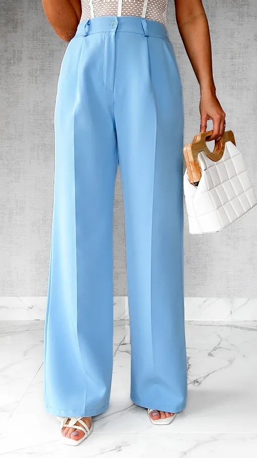 Eleganckie spodnie z zaszewkami i gumką w pasie BLUE - P638