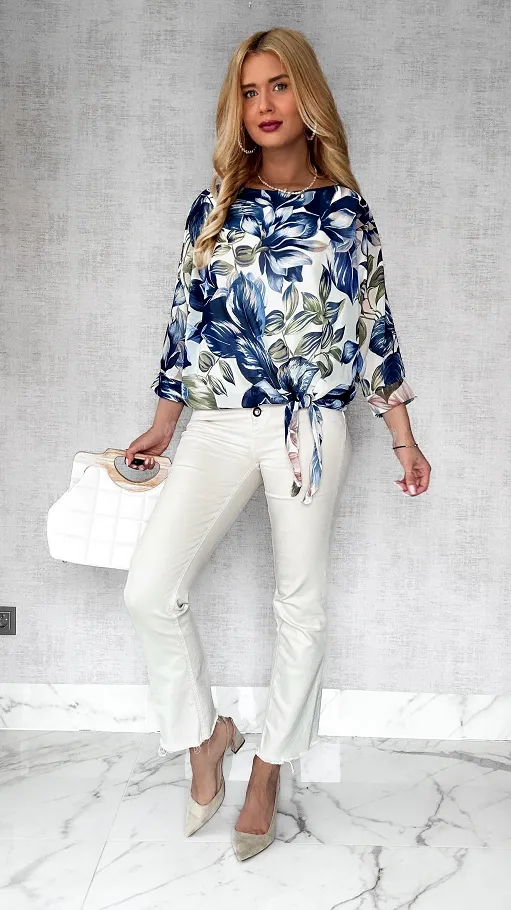 Wiosenna bluzka niebieskie kwiaty ONE SIZE - P611