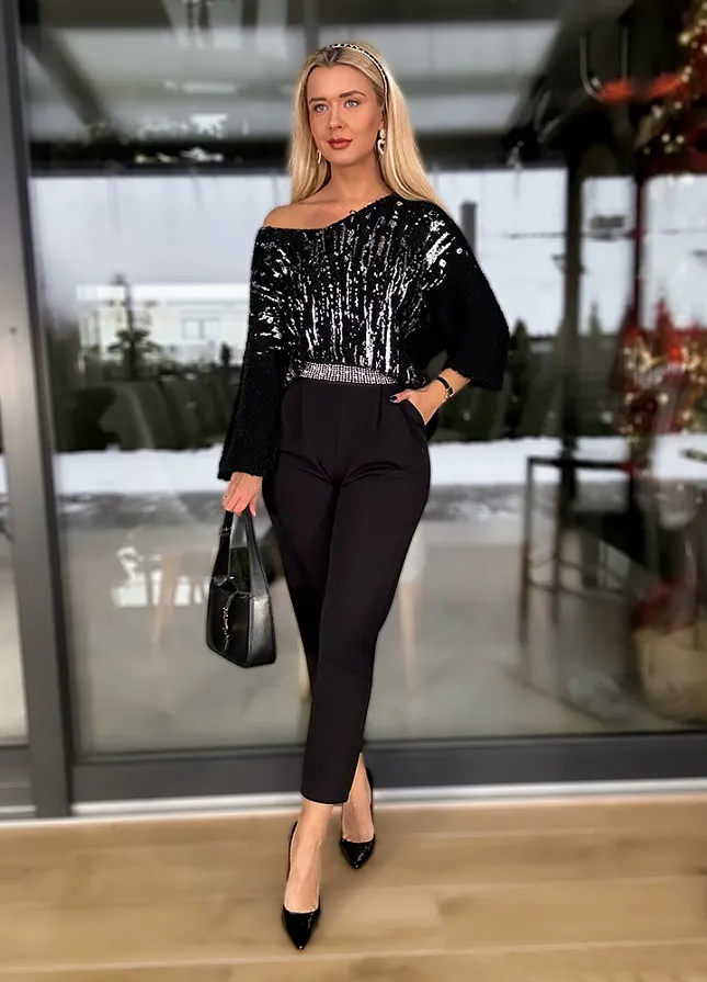 Modny sweter z wełną oprószony srebrnymi płatkami CZARNY - M468C