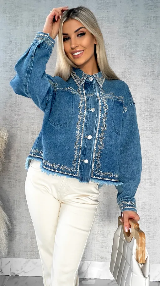 Idealna kurtka jeansowa na wiosnę z oryginalnymi haftami ONE SIZE - R444