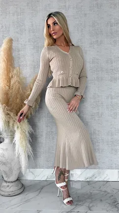 Elegancki dzianinowy komplet bluzka + midi spódnica ONE SIZE beżowy - R439