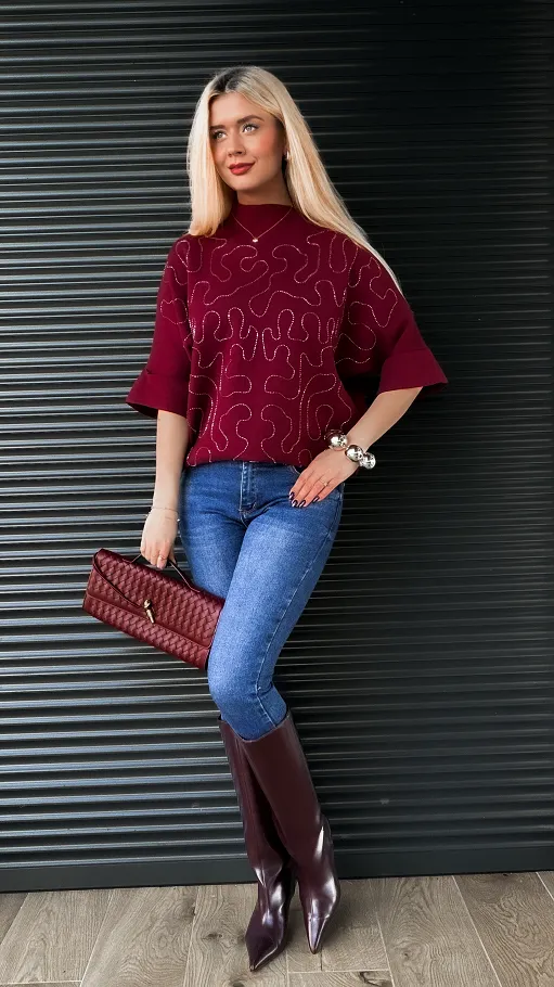 Luźny sweter półgolf w kolorze BORDOWYM z koralikami - R329