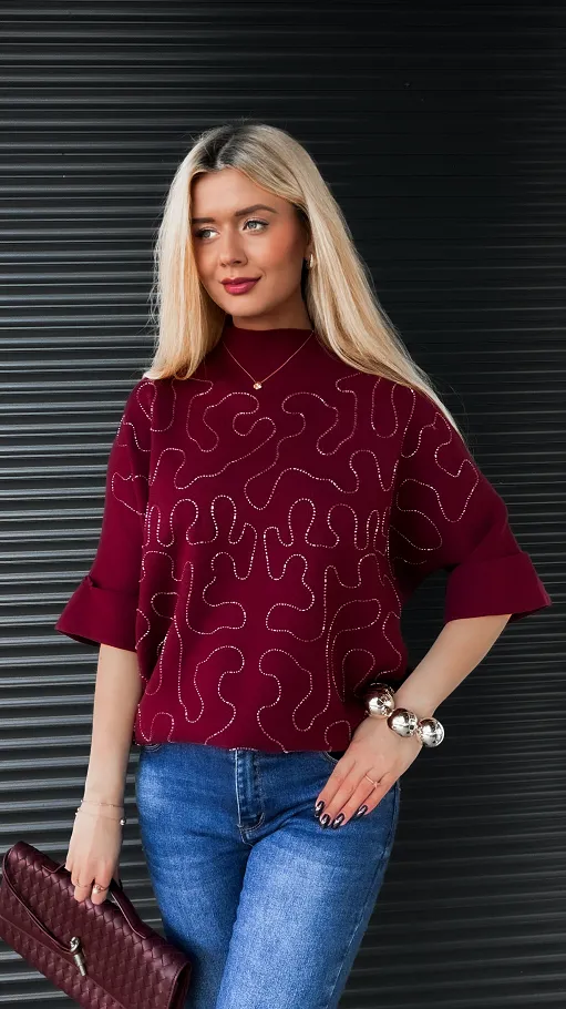 Luźny sweter półgolf w kolorze BORDOWYM z koralikami - R329