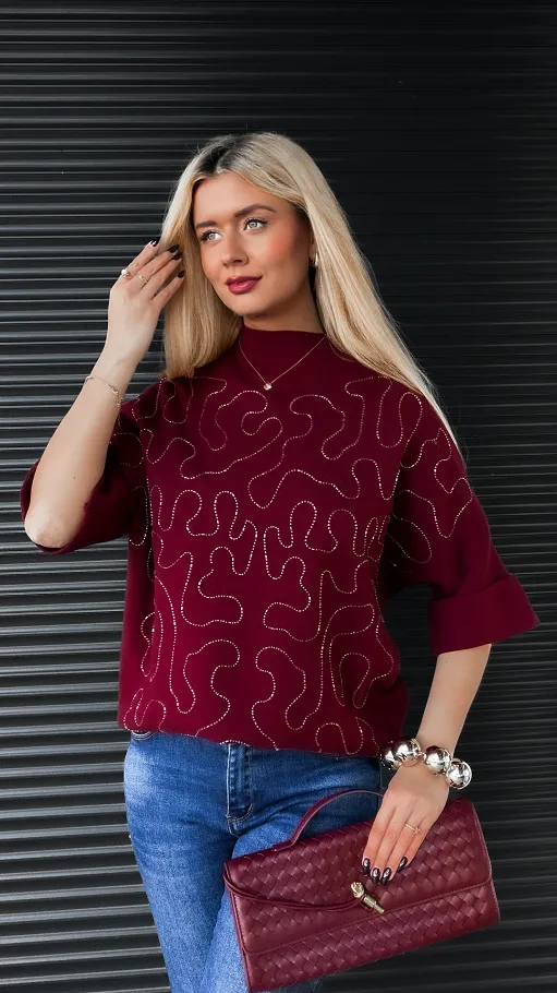 Luźny sweter półgolf w kolorze BORDOWYM z koralikami - R329