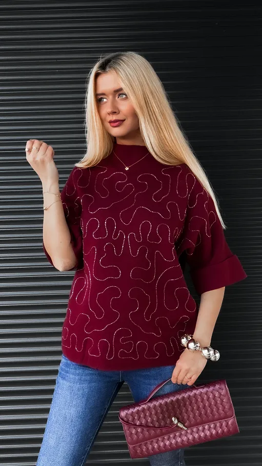 Luźny sweter półgolf w kolorze BORDOWYM z koralikami - R329