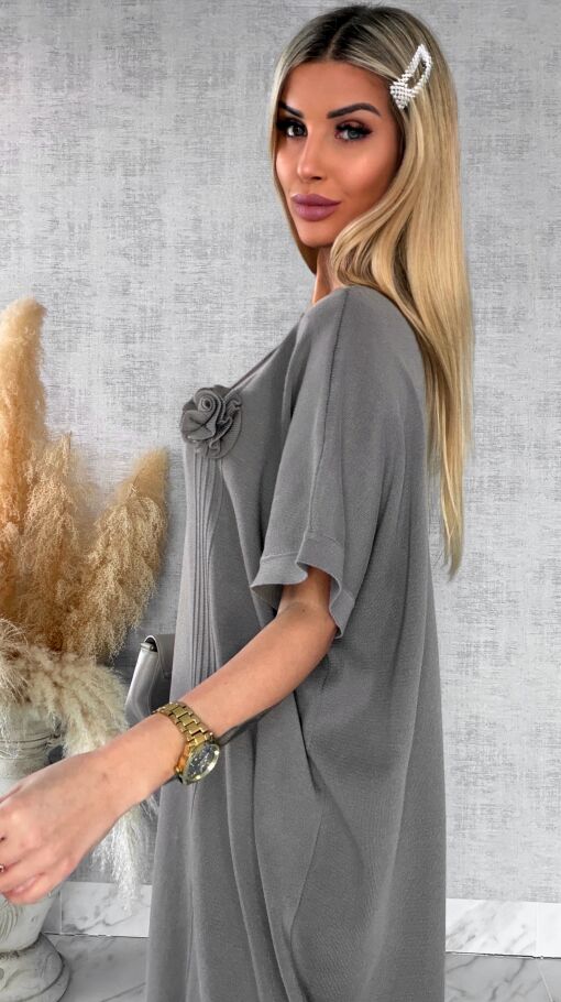 Luźna dzianinowa sukienka oversize z różą FANGO wiskoza - R443B