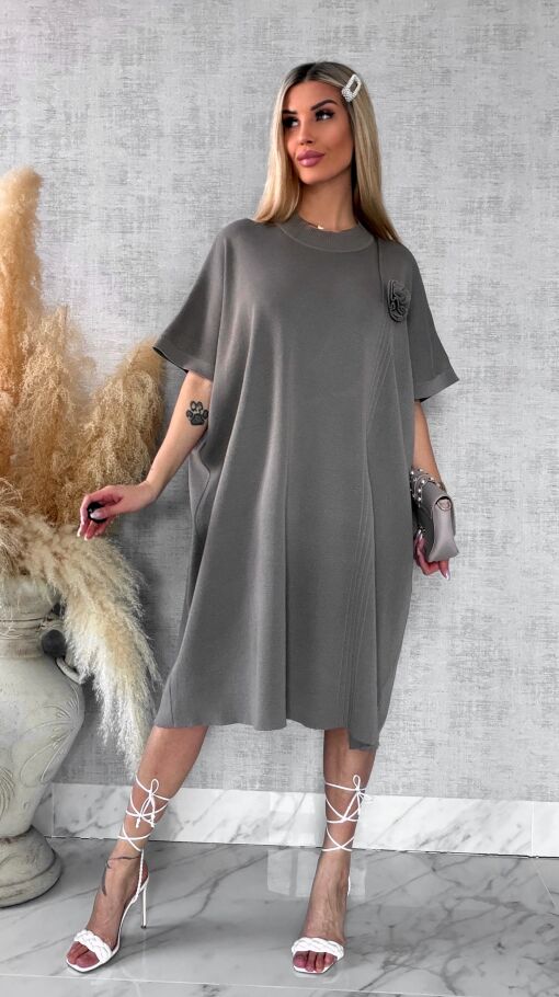 Luźna dzianinowa sukienka oversize z różą FANGO wiskoza - R443B