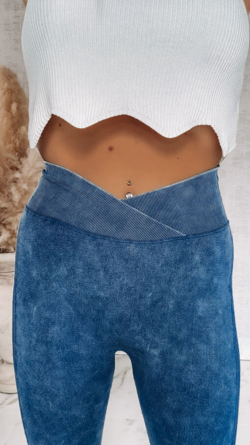 Ekstra modelujące leginsy w marmurkowym niebieskim kolorze - P398A