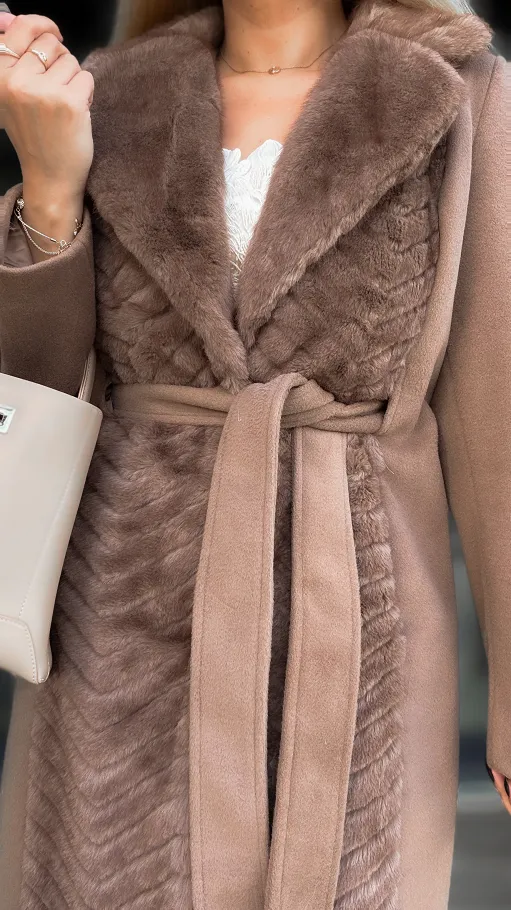 Elegancki płaszcz flauszowy z futerkiem z przodu CAMEL - R208