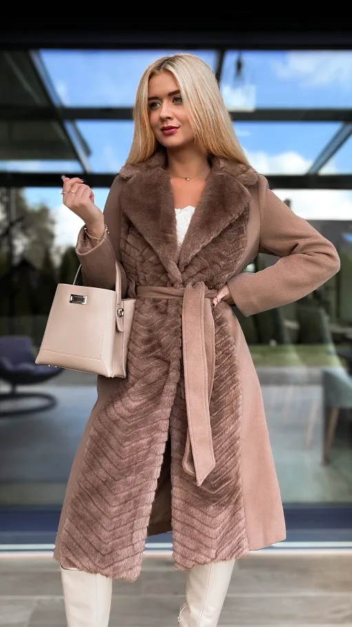 Elegancki płaszcz flauszowy z futerkiem z przodu CAMEL - R208