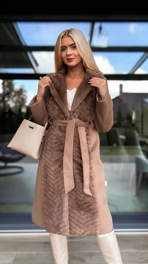 Elegancki płaszcz flauszowy z futerkiem z przodu CAMEL - R208