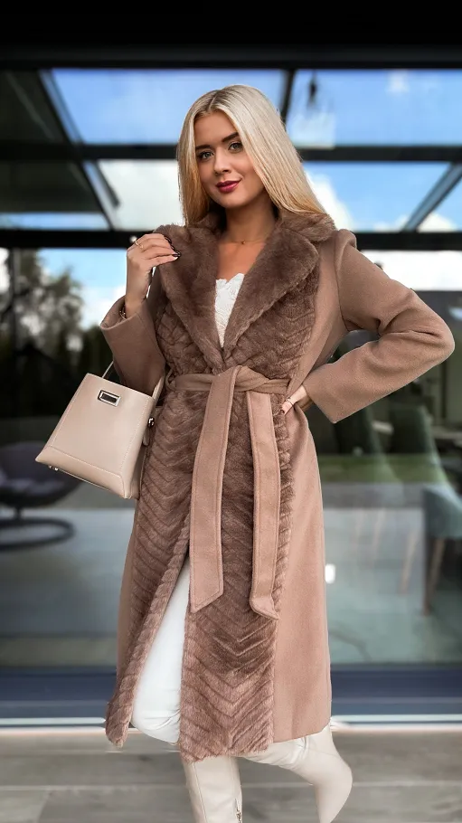 Elegancki płaszcz flauszowy z futerkiem z przodu CAMEL - R208