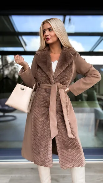 Elegancki płaszcz flauszowy z futerkiem z przodu CAMEL - R208