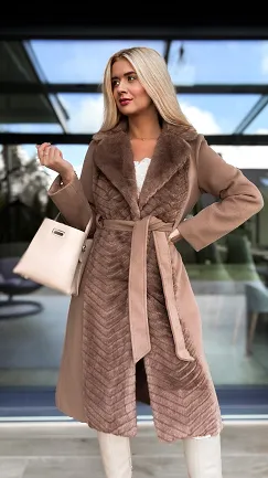 Elegancki płaszcz flauszowy z futerkiem z przodu CAMEL - R208