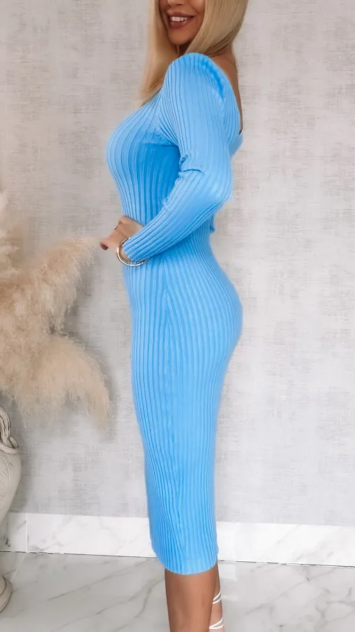 Klasyczna dzianinowa sukienka w kolorze blue ONE SIZE wiskoza - R937