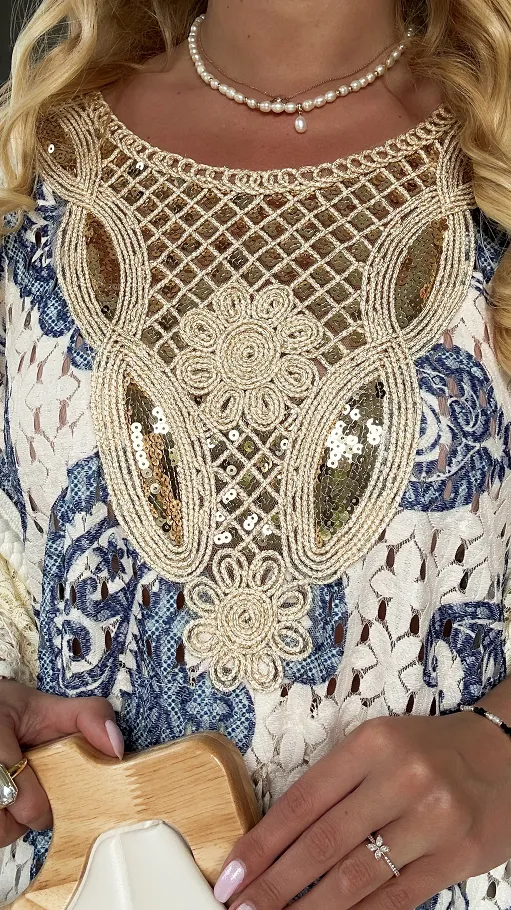Plażowa BOHO sukienka w niebieskie wzory i złote dodatki ONE SIZE - P702A