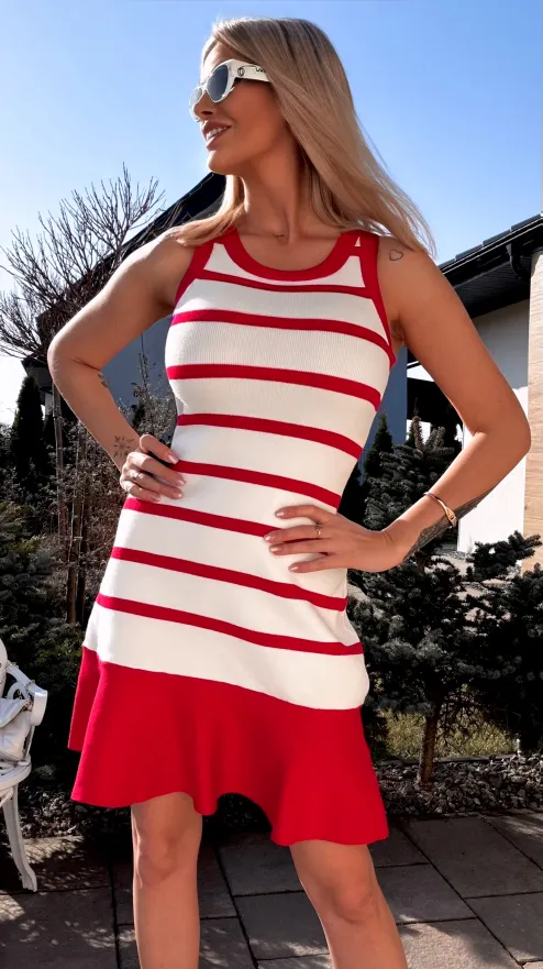 Dzianinowa sukienka na ramkach w modne paski z wiskozy CZERWONA - R795