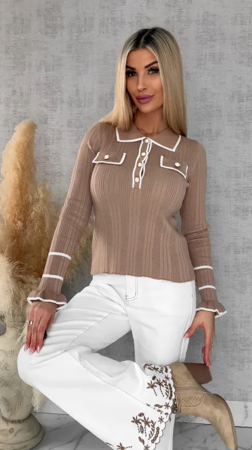 Wiosenna dzianinowa bluzka ze zdobionym dekoltem ONE SIZE - R636A