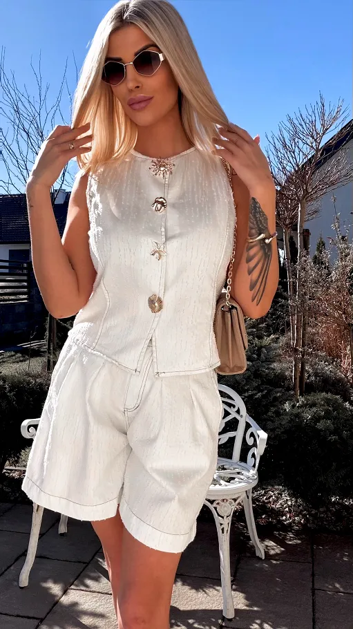 Miękki biały komplet jeansowy kamizelka + spodenki WHITE JEANS - R798A