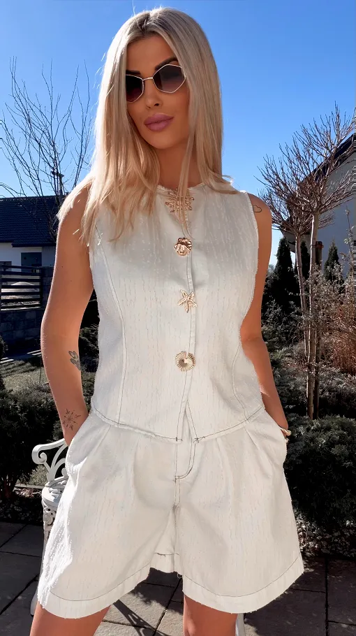 Miękki biały komplet jeansowy kamizelka + spodenki WHITE JEANS - R798A
