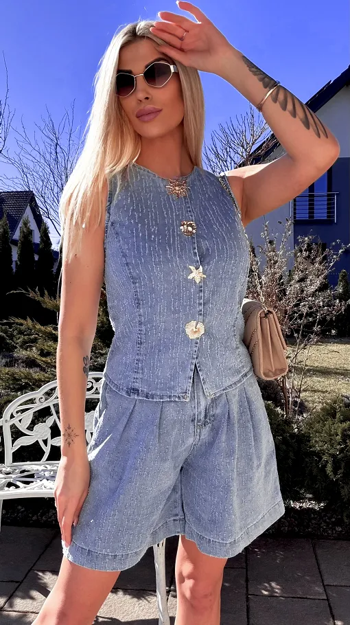 Miękki niebieski komplet jeansowy kamizelka + spodenki BLUE JEANS - R798