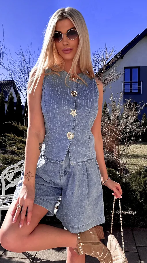 Miękki niebieski komplet jeansowy kamizelka + spodenki BLUE JEANS - R798