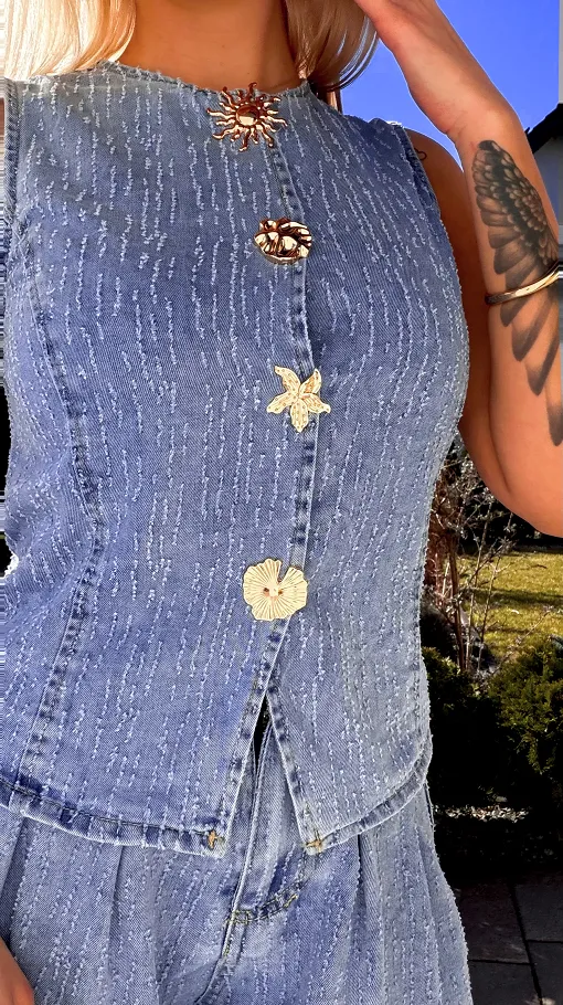 Miękki niebieski komplet jeansowy kamizelka + spodenki BLUE JEANS - R798