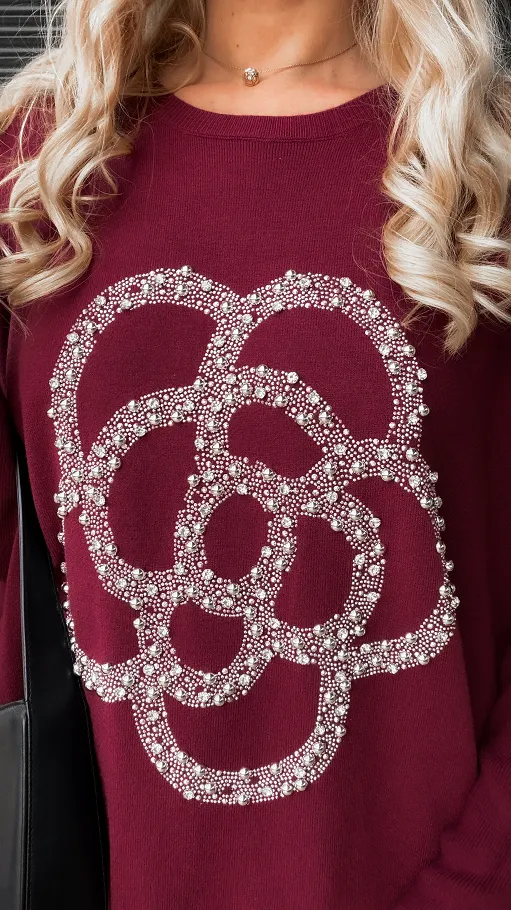 Elegancki dzianinowy sweter z dużą kamelią BORDO - R182