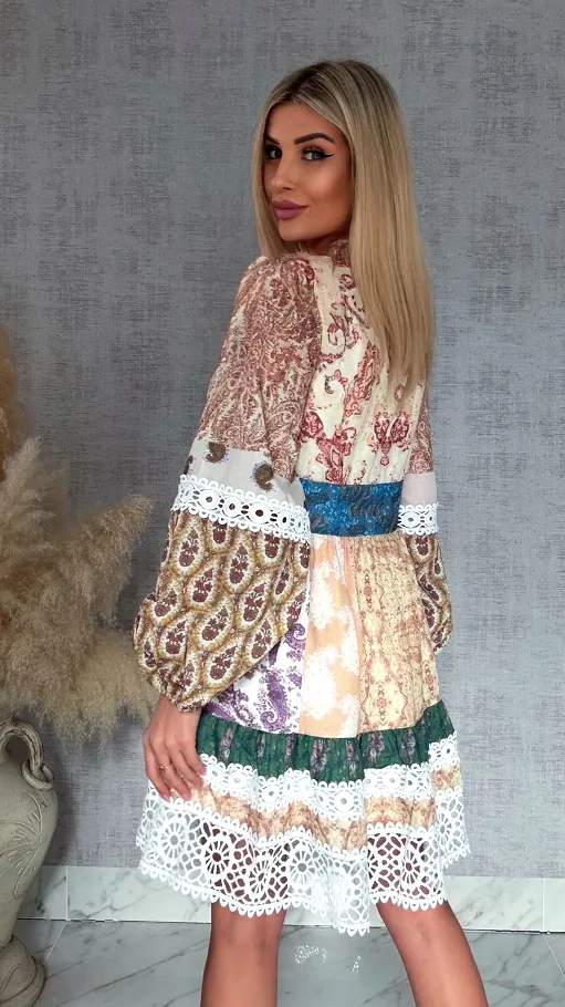 Oryginalna kolorowa sukienka z białą koronką - R812