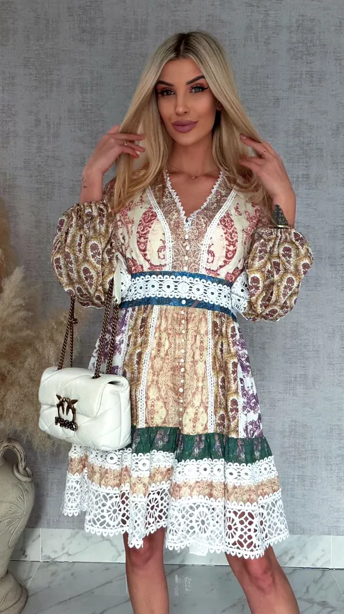 Oryginalna kolorowa sukienka z białą koronką - R812