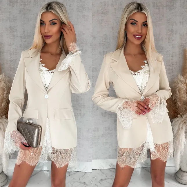 Elegancka beżowa marynarka wykończona koronką ONE SIZE - R899B
