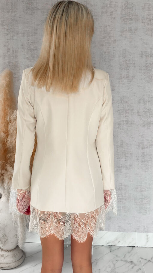 Elegancka beżowa marynarka wykończona koronką ONE SIZE - R899B