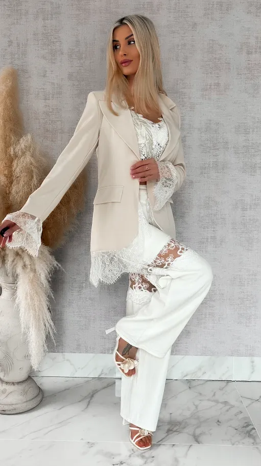 Elegancka beżowa marynarka wykończona koronką ONE SIZE - R899B